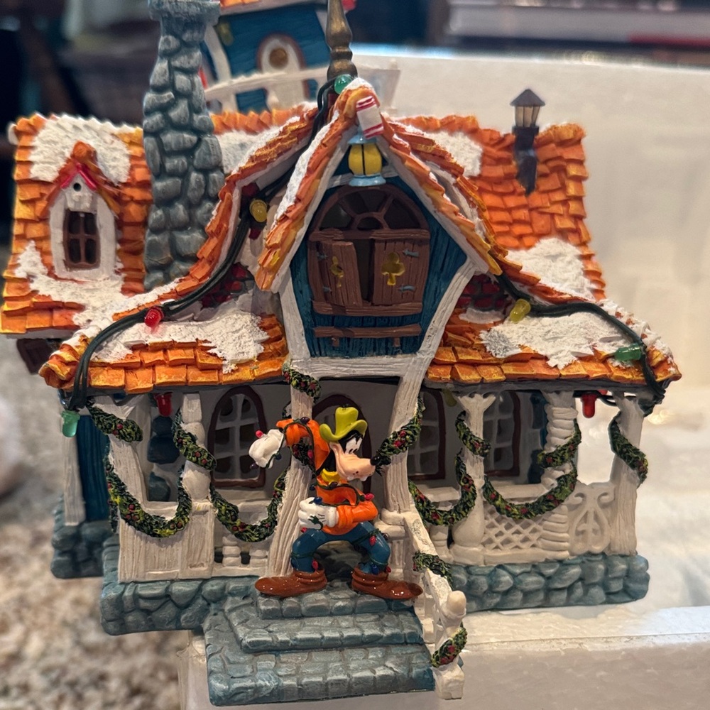 Disney Toontown Goofys Bounce House Light Up Christmas Village retired